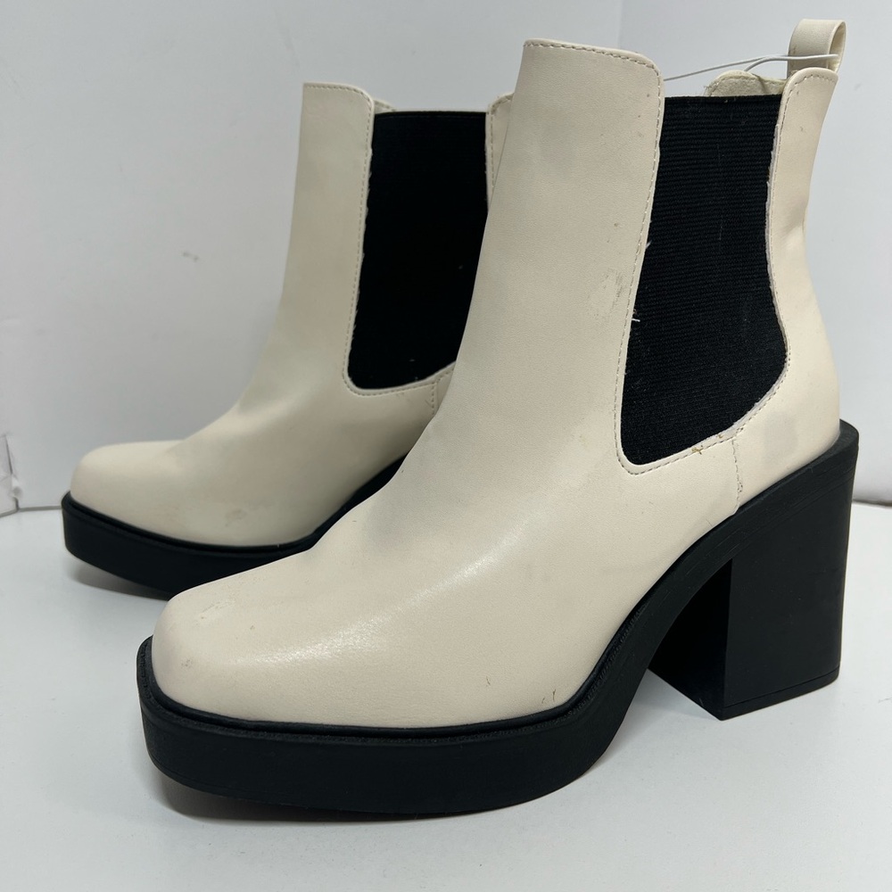 Mia Dru Platform Bootie Off White Heeled Boots NEW Size 9